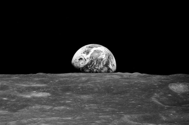 Earthrise_apollo8_19681224
